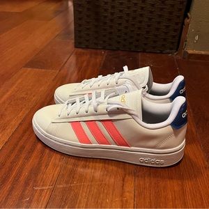 Adidas grand court sneaker